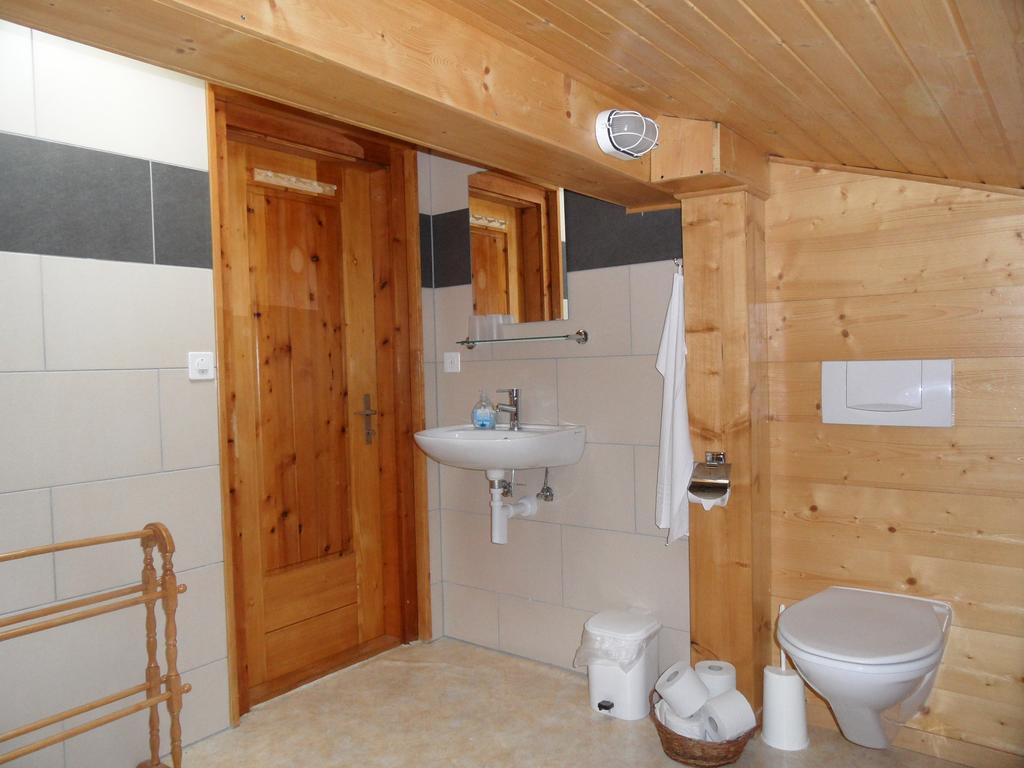 Ried-Brig Chalet Esher Surrey מראה חיצוני תמונה